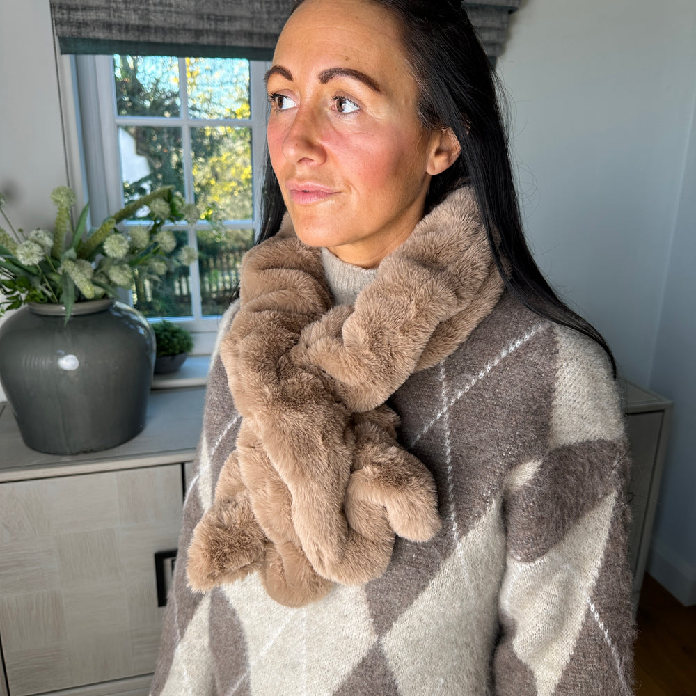 Sally faux fur scarf
