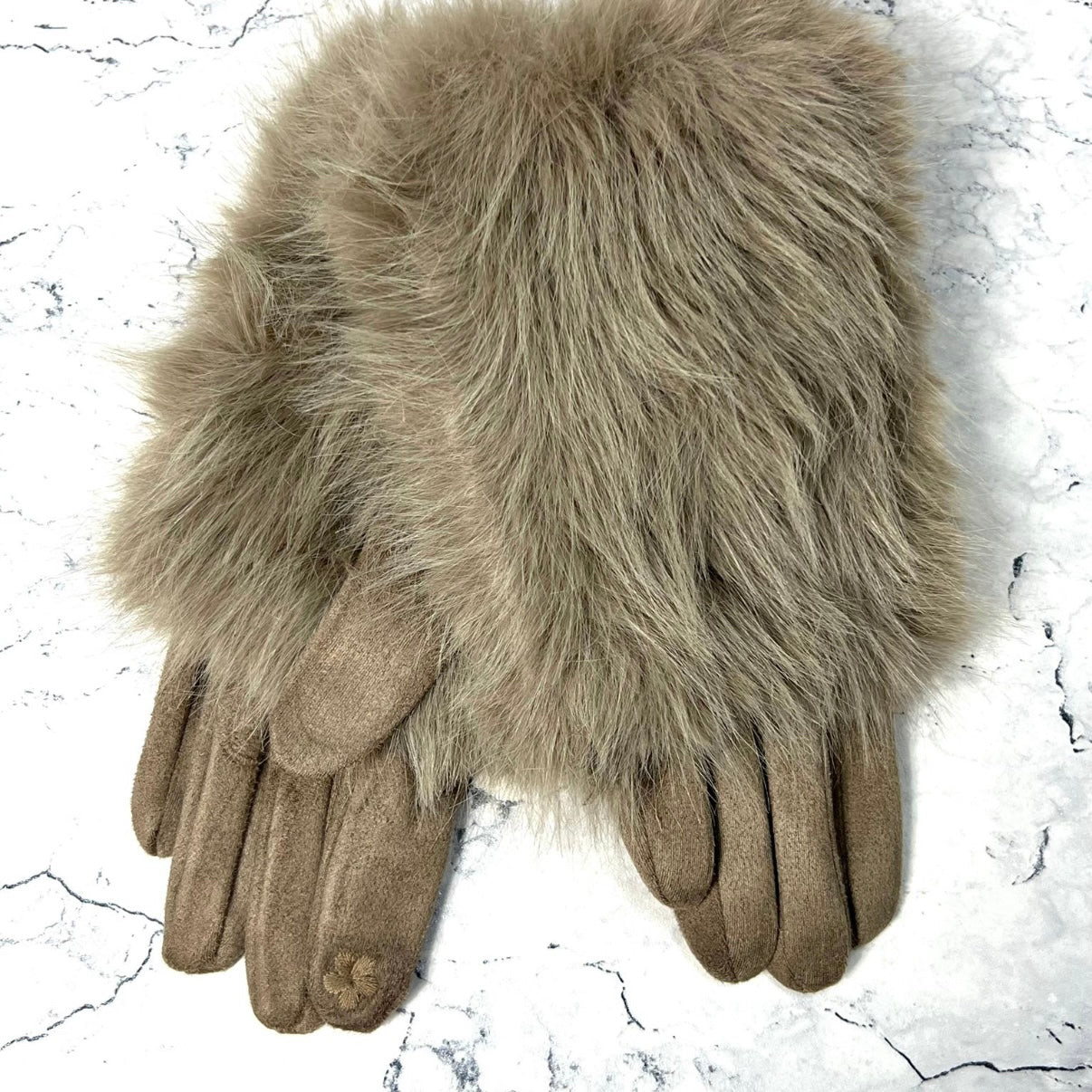 Freya fluffy gloves